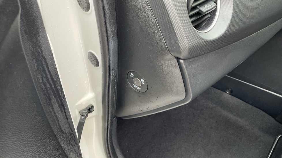 Hyundai i10 1.0 Go SE 5dr Petrol Hatchback - Image 37