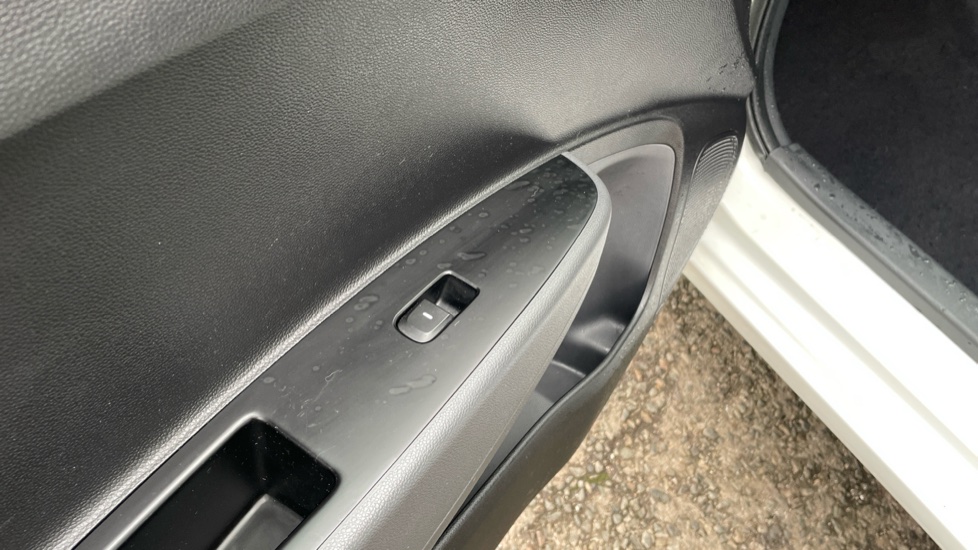 Hyundai i10 1.0 Go SE 5dr Petrol Hatchback - Image 38