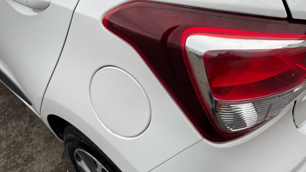 Hyundai i10 1.0 Go SE 5dr Petrol Hatchback - Image 41