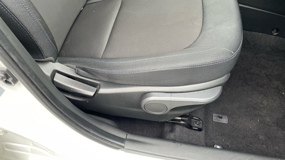 Hyundai i10 1.0 Go SE 5dr Petrol Hatchback - Image 46