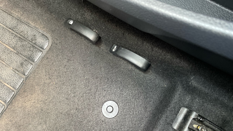 Dacia Sandero 1.0 SCe Essential 5dr Petrol Hatchback - Image 29