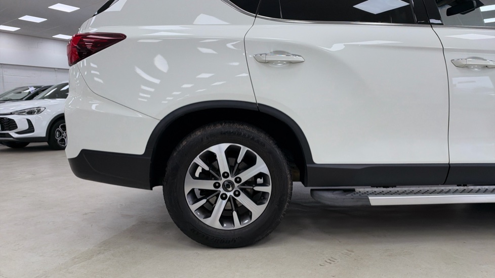 Ssangyong Rexton 2.2 Ultimate 5dr Auto Diesel Estate - Image 7