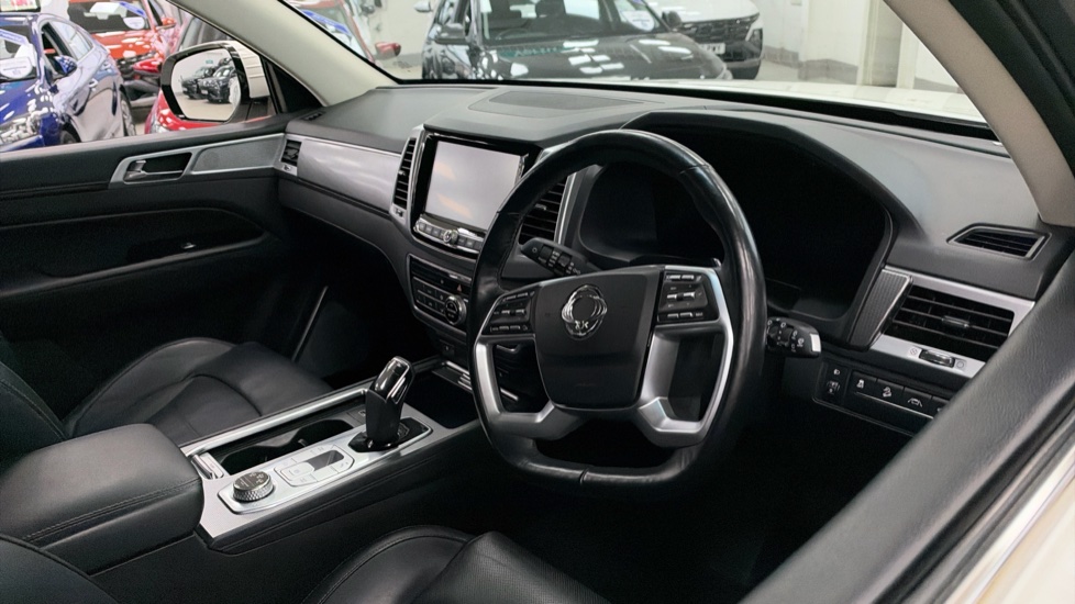 Ssangyong Rexton 2.2 Ultimate 5dr Auto Diesel Estate - Image 11