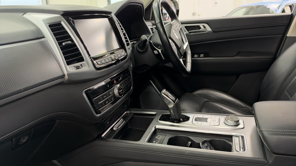 Ssangyong Rexton 2.2 Ultimate 5dr Auto Diesel Estate - Image 13