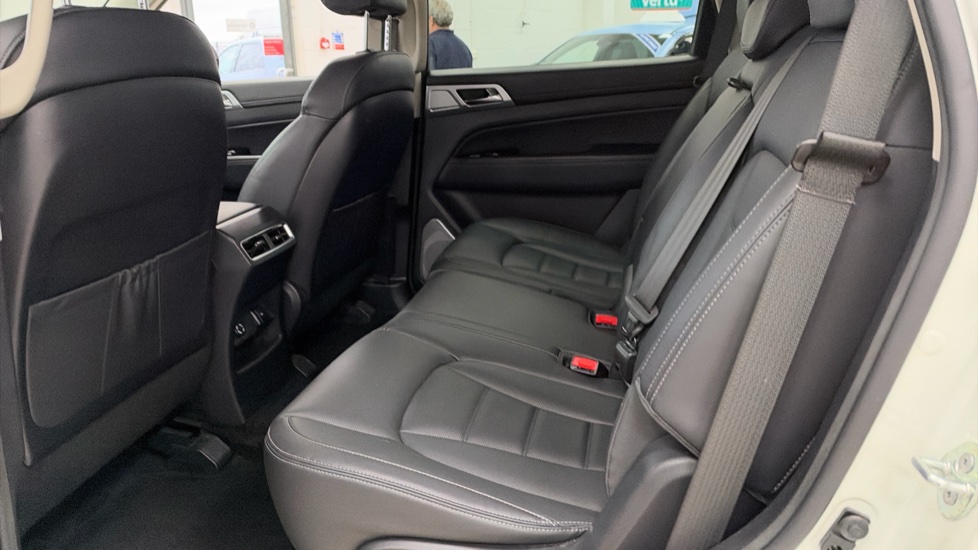 Ssangyong Rexton 2.2 Ultimate 5dr Auto Diesel Estate - Image 16