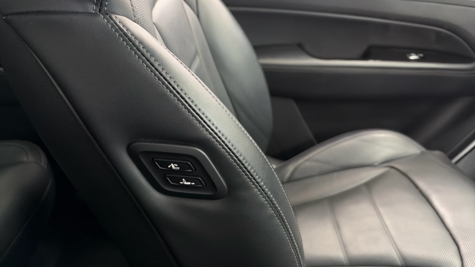 Ssangyong Rexton 2.2 Ultimate 5dr Auto Diesel Estate - Image 33