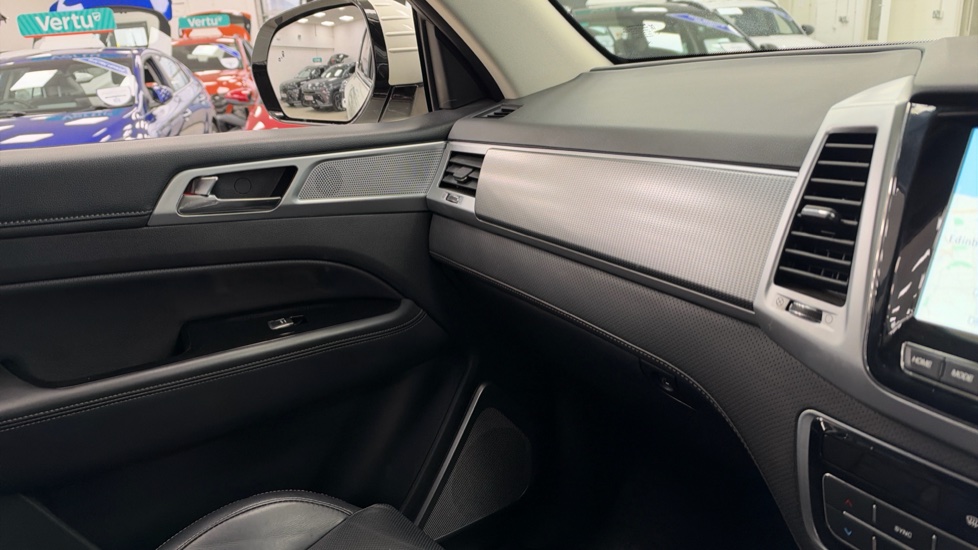 Ssangyong Rexton 2.2 Ultimate 5dr Auto Diesel Estate - Image 34