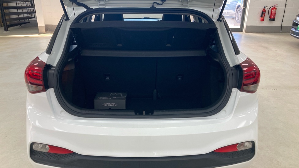 Hyundai i20 1.2 MPi S Connect 5dr Petrol Hatchback - Image 4