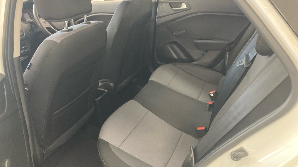 Hyundai i20 1.2 MPi S Connect 5dr Petrol Hatchback - Image 16