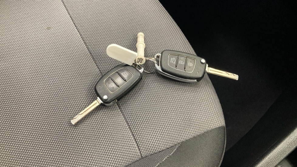 Hyundai i20 1.2 MPi S Connect 5dr Petrol Hatchback - Image 20