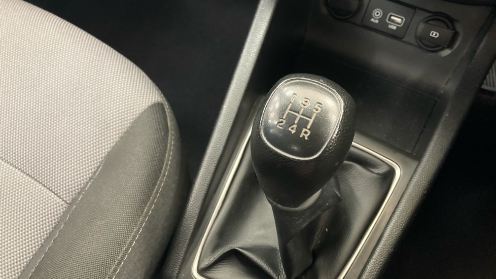 Hyundai i20 1.2 MPi S Connect 5dr Petrol Hatchback - Image 27