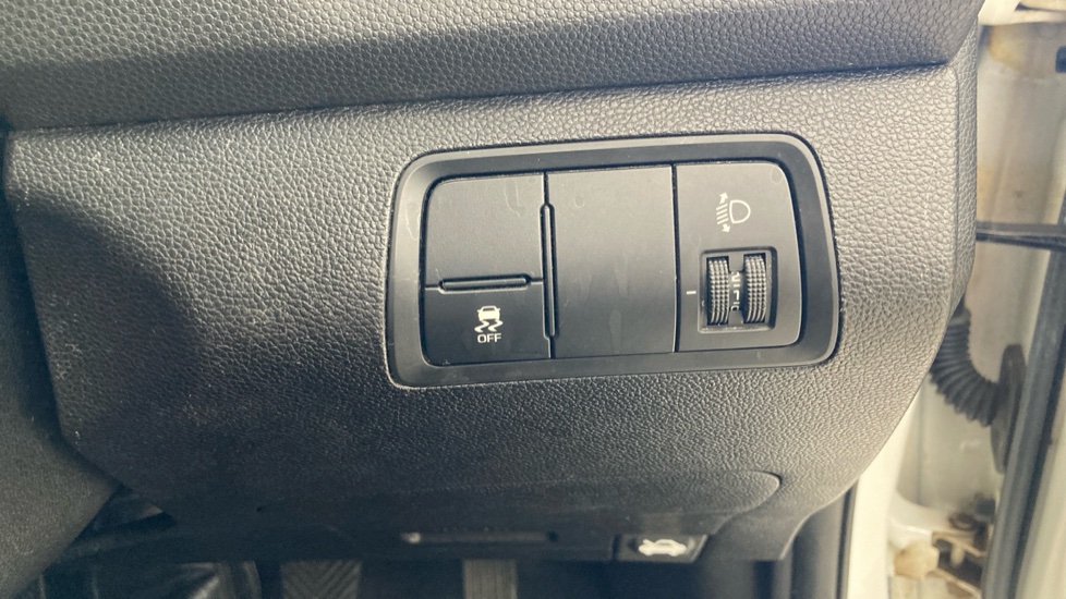 Hyundai i20 1.2 MPi S Connect 5dr Petrol Hatchback - Image 30