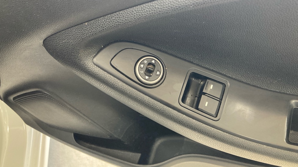 Hyundai i20 1.2 MPi S Connect 5dr Petrol Hatchback - Image 31