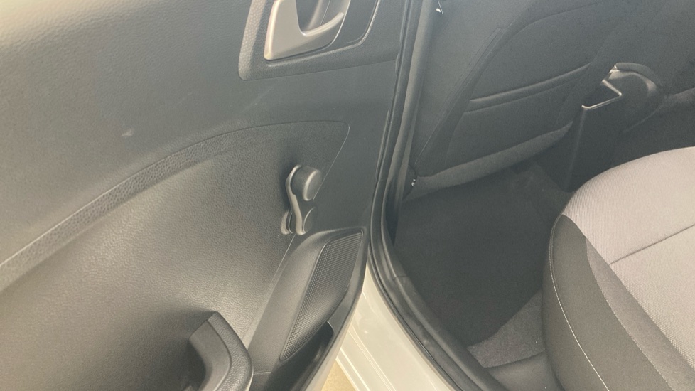 Hyundai i20 1.2 MPi S Connect 5dr Petrol Hatchback - Image 39