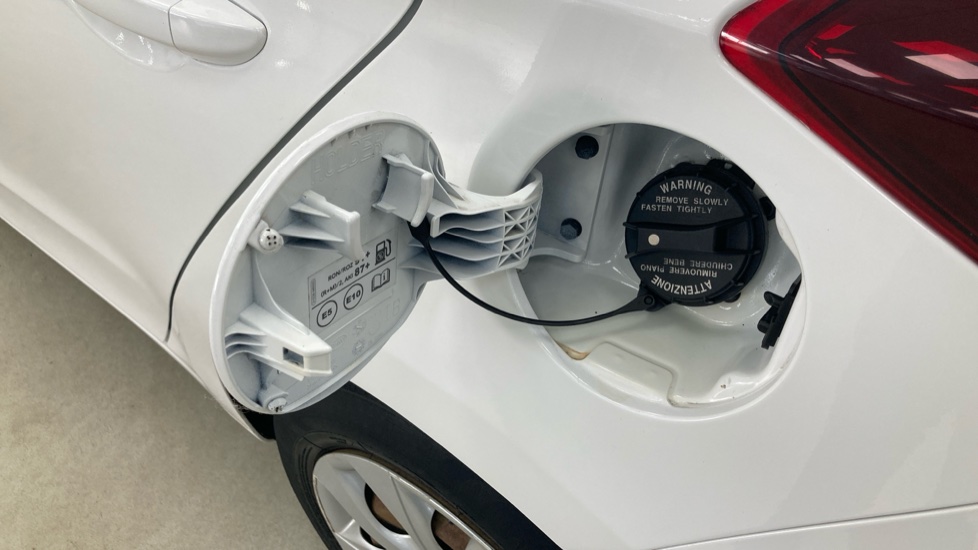 Hyundai i20 1.2 MPi S Connect 5dr Petrol Hatchback - Image 41
