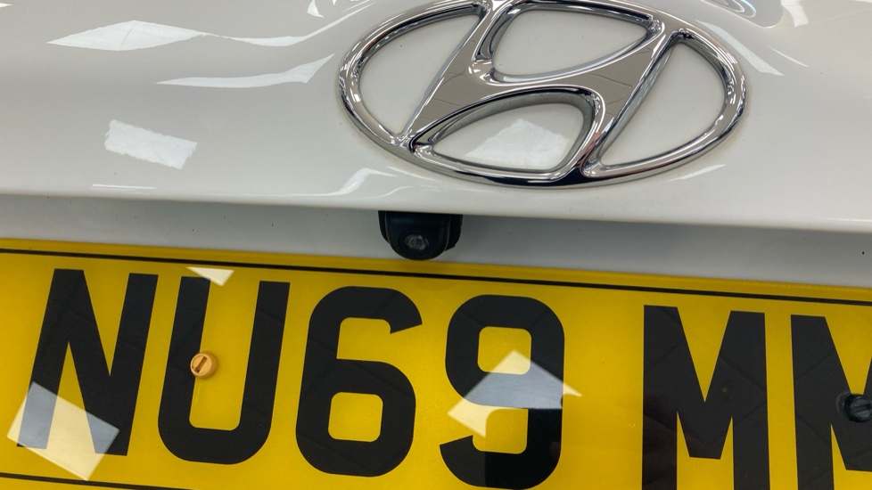 Hyundai i20 1.2 MPi S Connect 5dr Petrol Hatchback - Image 44