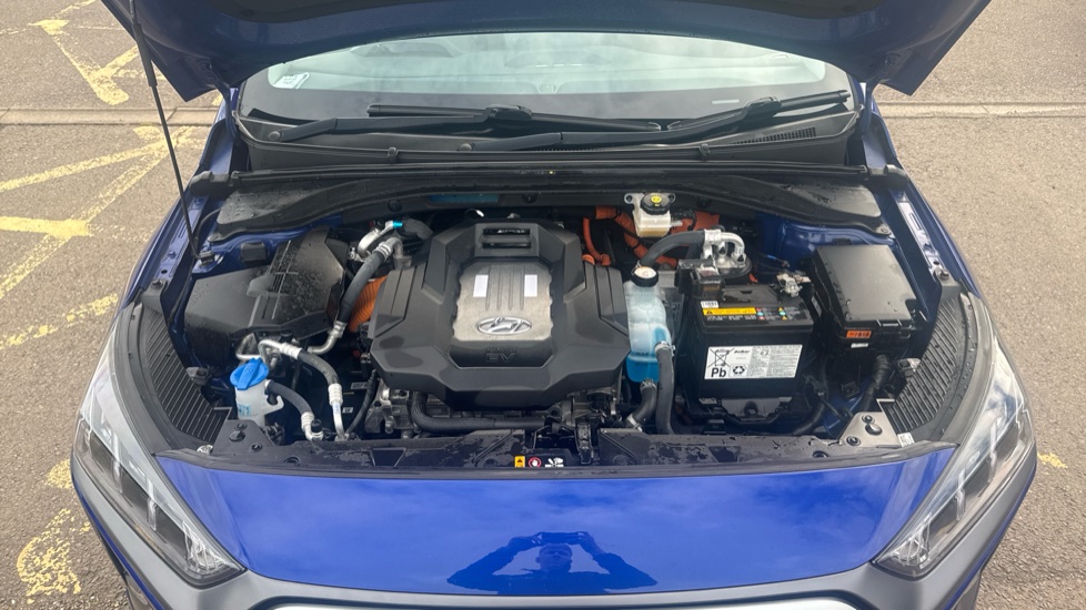 Hyundai IONIQ 100kW Premium 38kWh 5dr Auto Electric Hatchback - Image 8