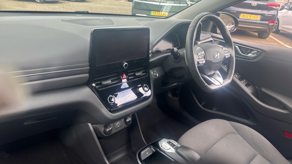 Hyundai IONIQ 100kW Premium 38kWh 5dr Auto Electric Hatchback - Image 9