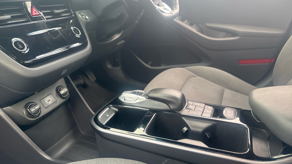 Hyundai IONIQ 100kW Premium 38kWh 5dr Auto Electric Hatchback - Image 13