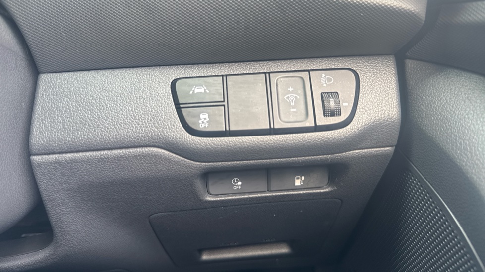 Hyundai IONIQ 100kW Premium 38kWh 5dr Auto Electric Hatchback - Image 25