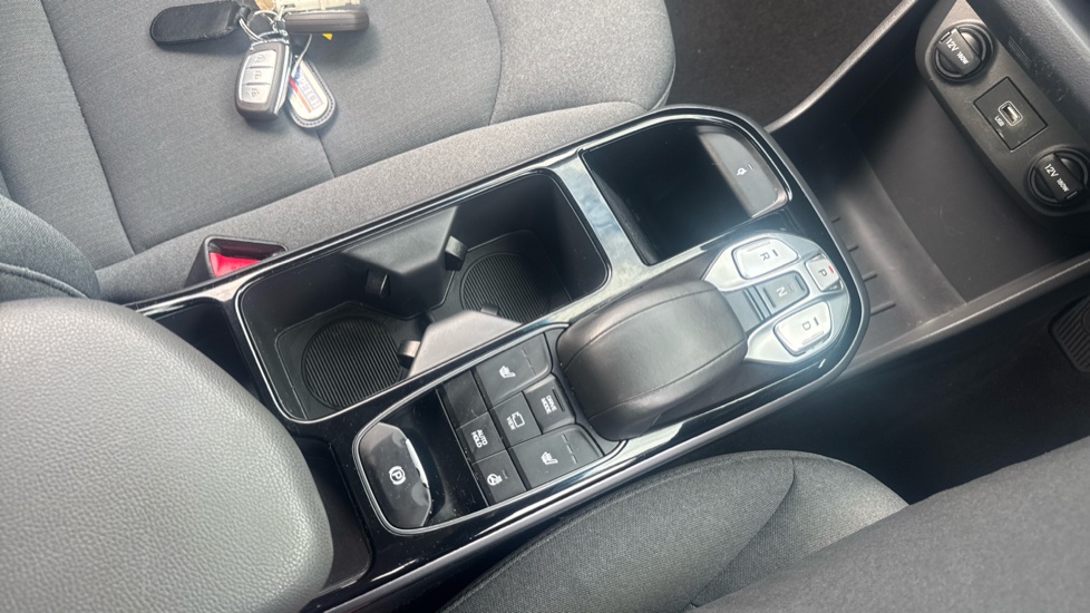 Hyundai IONIQ 100kW Premium 38kWh 5dr Auto Electric Hatchback - Image 27