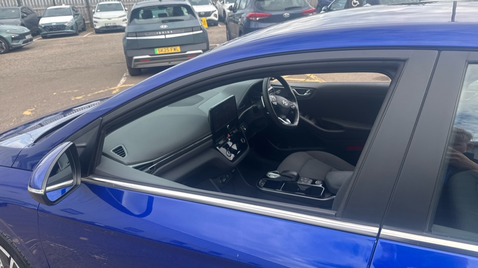Hyundai IONIQ 100kW Premium 38kWh 5dr Auto Electric Hatchback - Image 38
