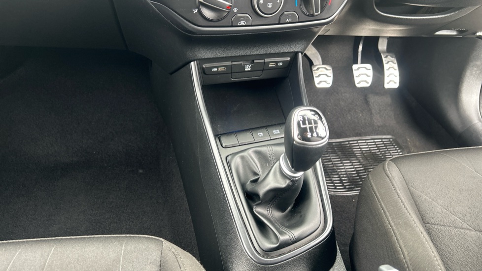 Hyundai BAYON 1.0 TGDi 48V MHEV SE Connect 5dr Petrol Hatchback - Image 13