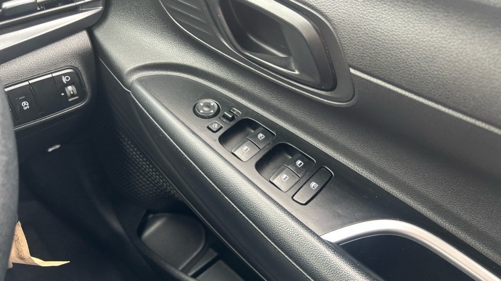 Hyundai BAYON 1.0 TGDi 48V MHEV SE Connect 5dr Petrol Hatchback - Image 29