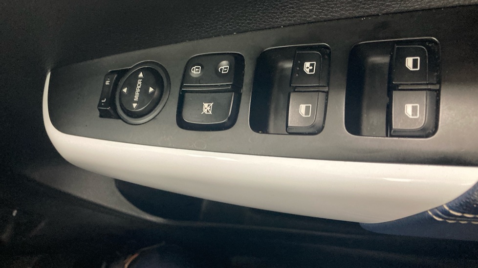 Kia Picanto 1.0 Wave 5dr Petrol Hatchback - Image 25