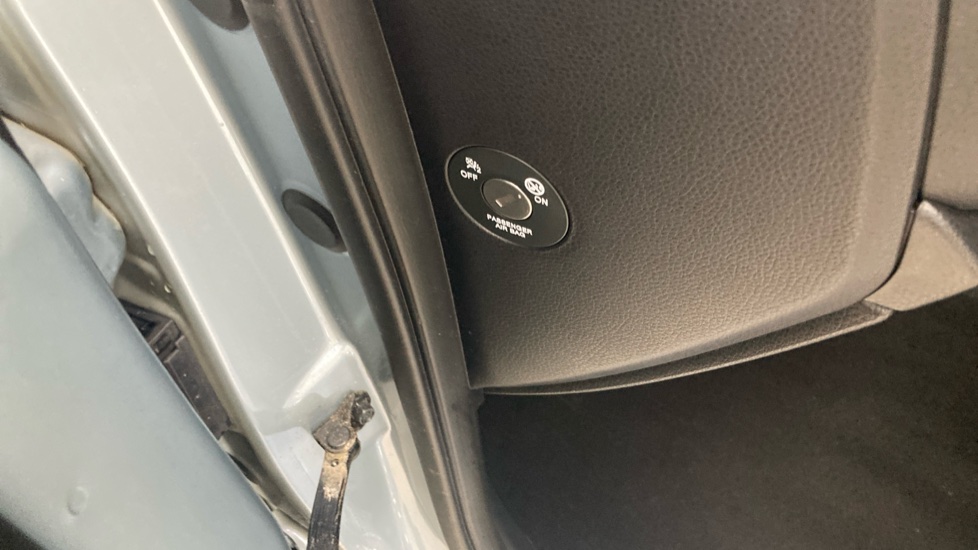 Kia Picanto 1.0 Wave 5dr Petrol Hatchback - Image 37