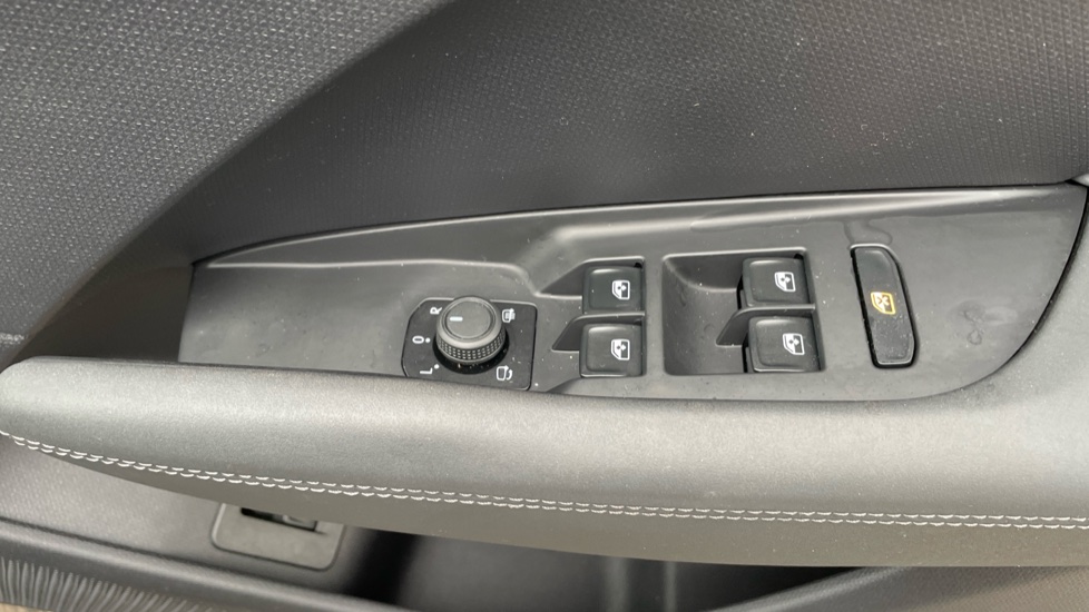 CUPRA Terramar 1.5 eTSI 150 V2 5dr DSG Petrol Hatchback - Image 31