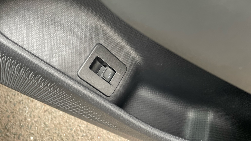 CUPRA Terramar 1.5 eTSI 150 V2 5dr DSG Petrol Hatchback - Image 32