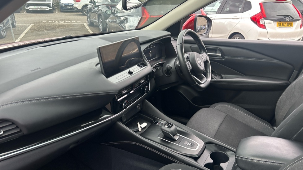 Nissan Qashqai 1.3 DiG-T MH 158 N-Connecta 5dr Xtronic Petrol Hatchback - Image 9