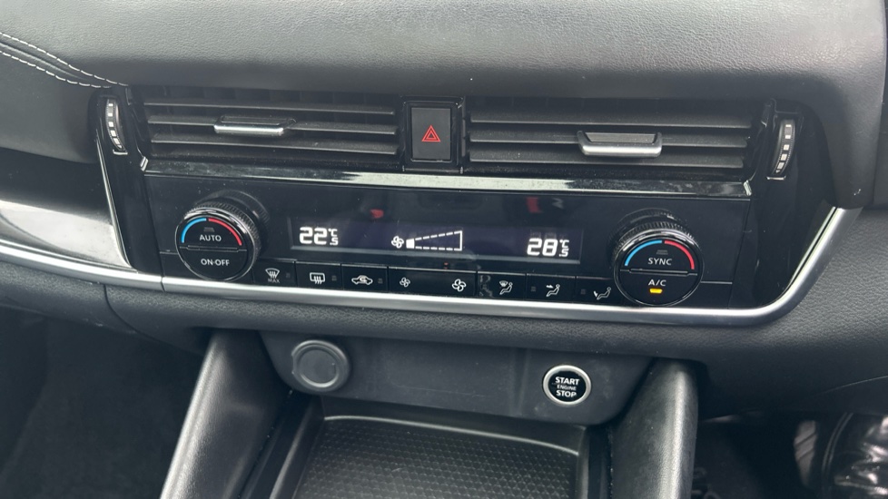 Nissan Qashqai 1.3 DiG-T MH 158 N-Connecta 5dr Xtronic Petrol Hatchback - Image 29
