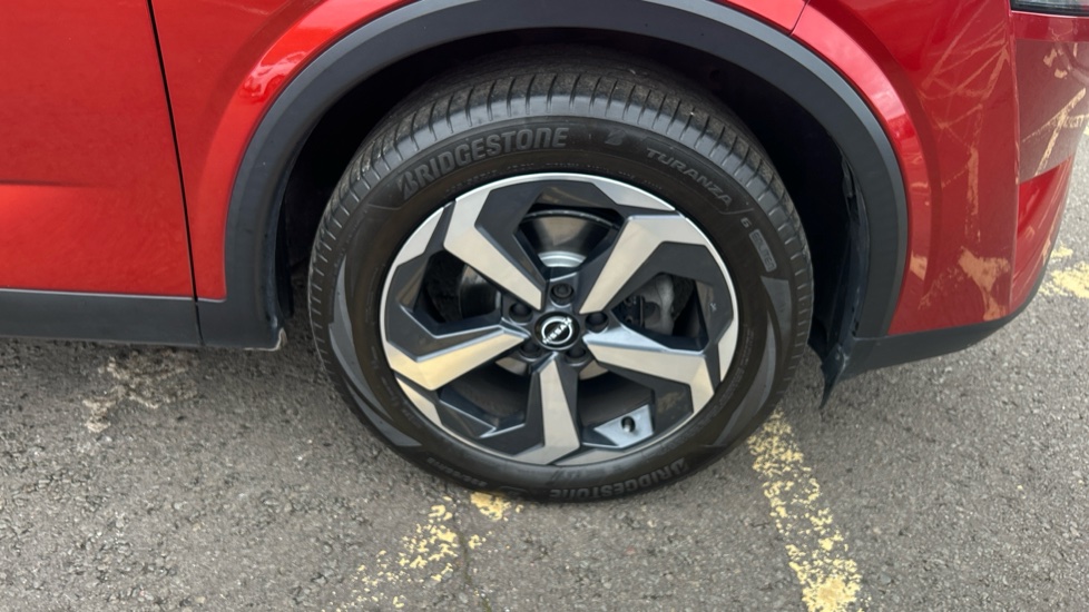 Nissan Qashqai 1.3 DiG-T MH 158 N-Connecta 5dr Xtronic Petrol Hatchback - Image 35