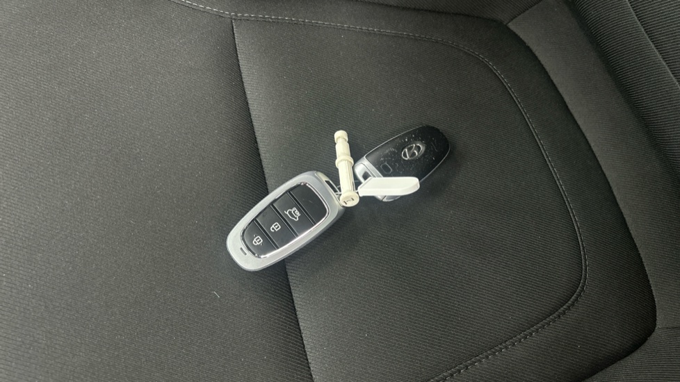 Hyundai TUCSON 1.6 TGDi Premium 5dr 2WD Petrol Estate - Image 20