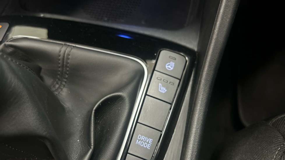 Hyundai TUCSON 1.6 TGDi Premium 5dr 2WD Petrol Estate - Image 28