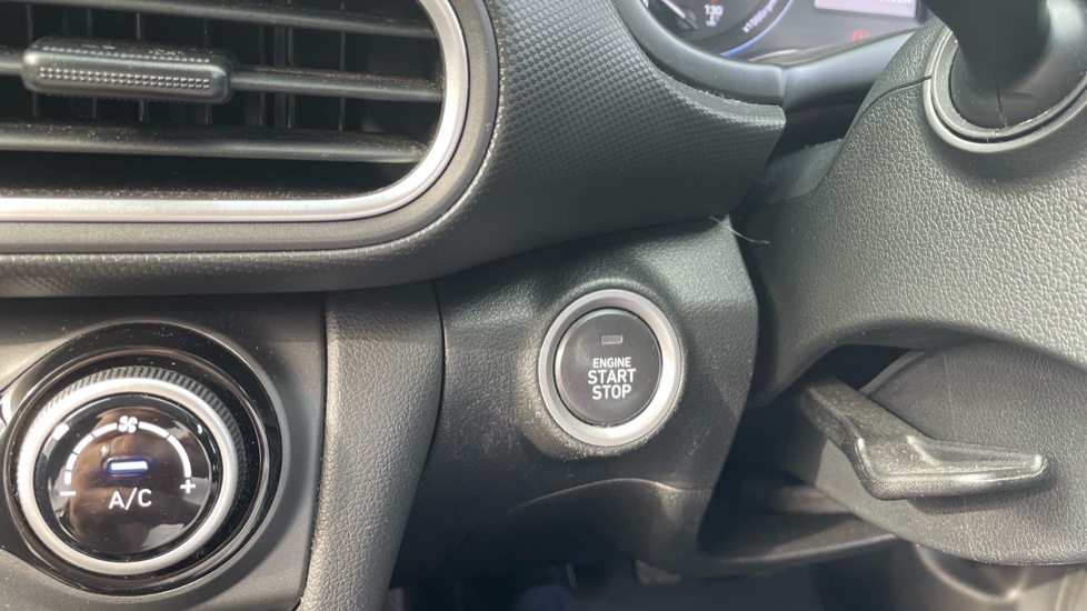 Hyundai KONA 1.0T GDi Blue Drive Premium 5dr Petrol Hatchback - Image 25