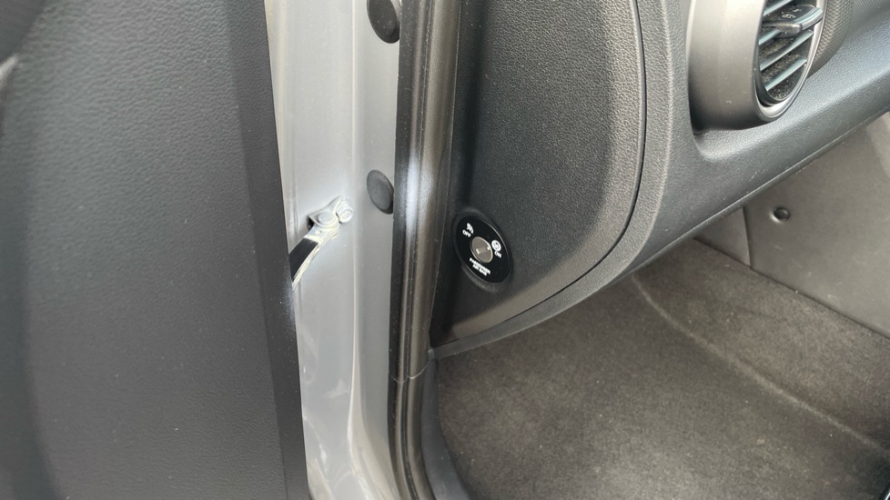Hyundai KONA 1.0T GDi Blue Drive Premium 5dr Petrol Hatchback - Image 37