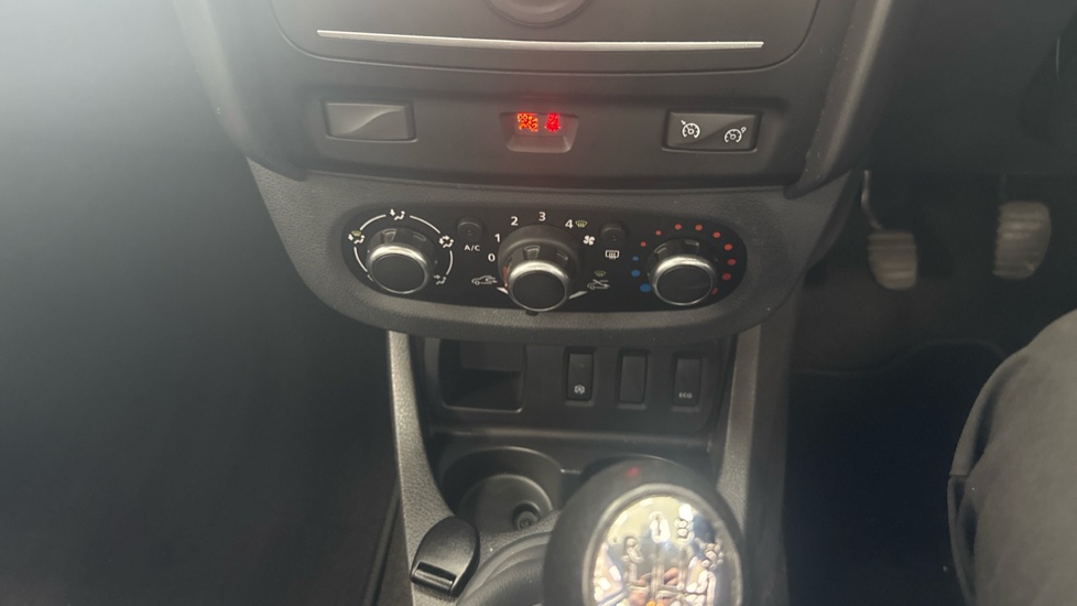 Dacia Duster 1.2 TCe 125 Laureate 5dr Petrol Estate - Image 23