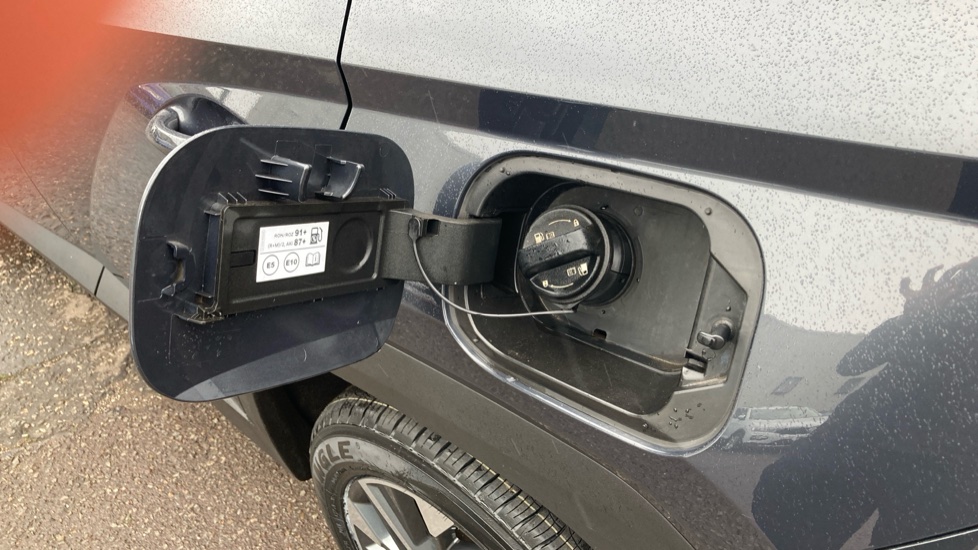 Hyundai TUCSON 1.6 TGDi Premium 5dr 2WD Petrol Estate - Image 40