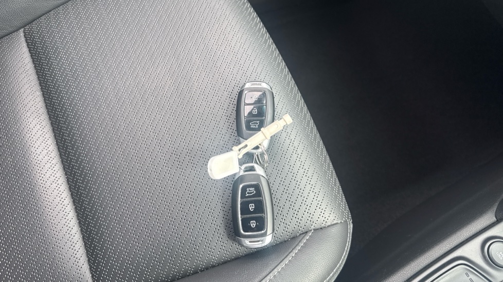 Hyundai KONA 1.6T GDi Blue Drive Premium GT 5dr 4WD DCT Petrol Hatchback - Image 19