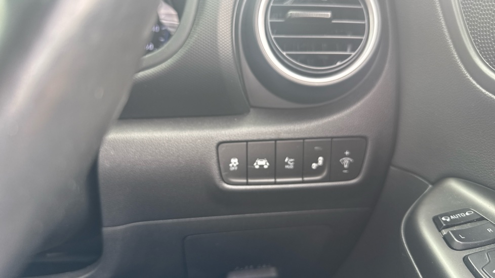 Hyundai KONA 1.6T GDi Blue Drive Premium GT 5dr 4WD DCT Petrol Hatchback - Image 31