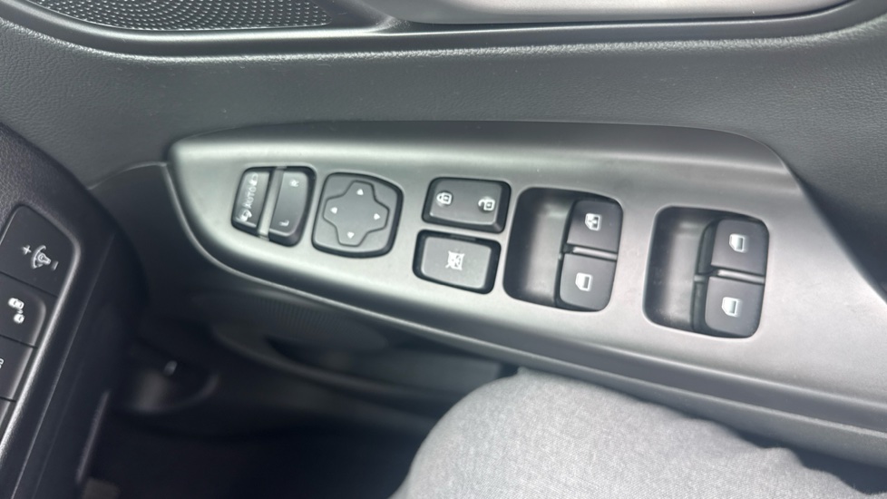 Hyundai KONA 1.6T GDi Blue Drive Premium GT 5dr 4WD DCT Petrol Hatchback - Image 32