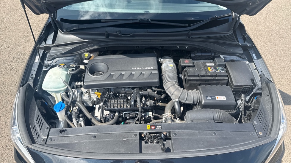 Hyundai i30 1.4T GDI Premium 5dr Petrol Estate - Image 8
