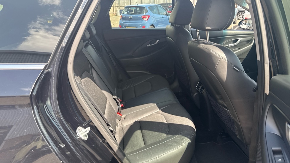 Hyundai i30 1.4T GDI Premium 5dr Petrol Estate - Image 16