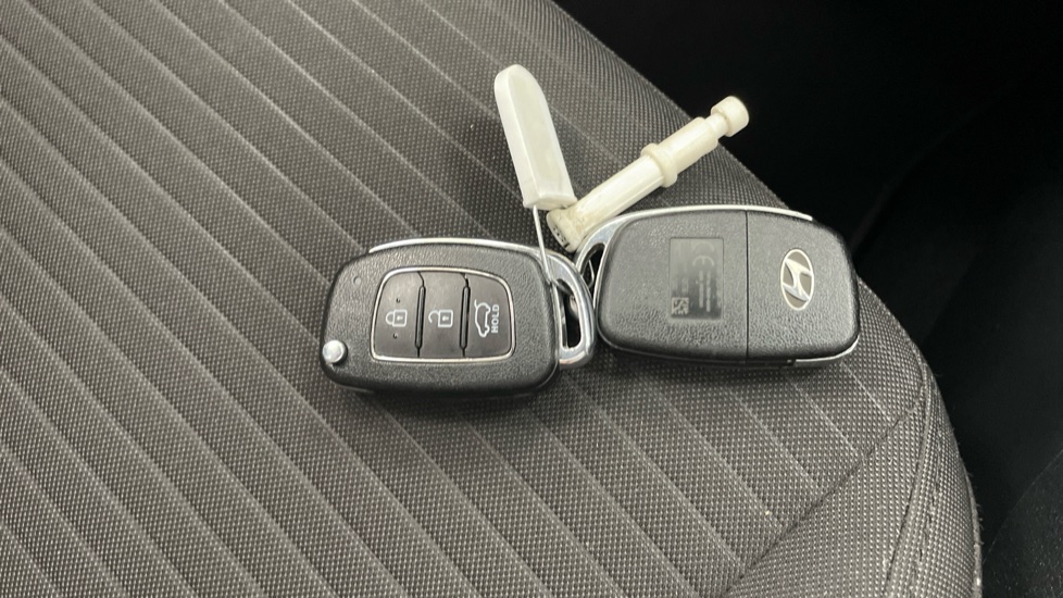 Hyundai i20 1.0T GDi 48V MHD SE Connect 5dr Petrol Hatchback - Image 20