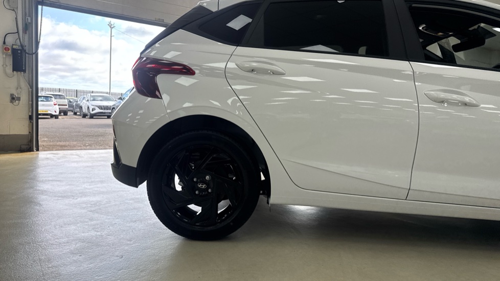 Hyundai i20 1.0T GDi 90 Black Line 5dr Petrol Hatchback - Image 7