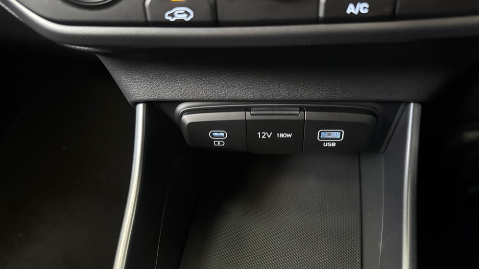 Hyundai i20 1.0T GDi 90 Black Line 5dr Petrol Hatchback - Image 31