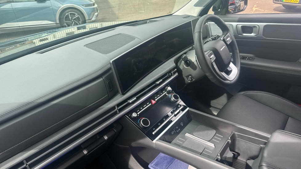 Hyundai SANTA FE 1.6 TGDi Plug-in Hybrid Ultimate 5dr 4WD Auto Estate - Image 9